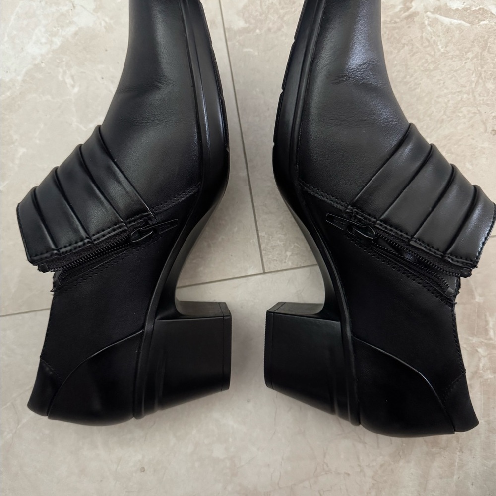 Clarks Women’s Classic Black Slip-On ankle bootie